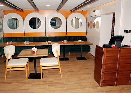 7 days restaurant restaurant exterior and interior view