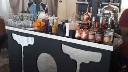 Blozzom's bistro salad bar and cafe restaurant exterior and interior view