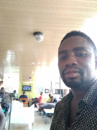 Bourdillon Suites restaurant exterior and interior view