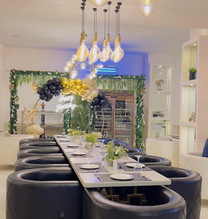 BrookLounge Restaurant restaurant exterior and interior view