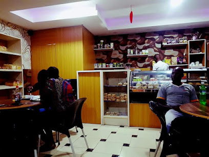 Café Latté Restaurant restaurant exterior and interior view