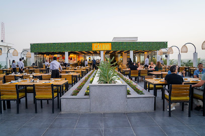 Cálido Rooftop restaurant exterior and interior view