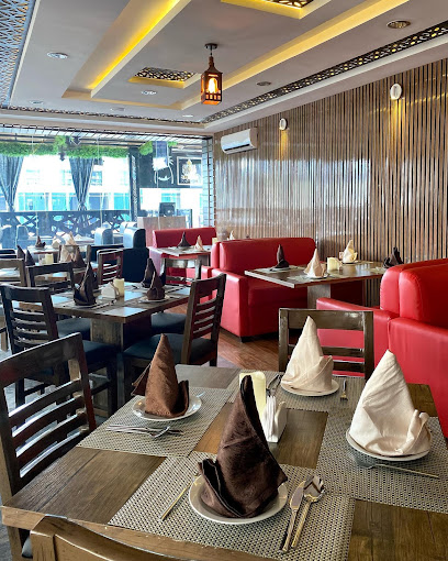 D' Lapaz Restaurant & Lounge restaurant exterior and interior view