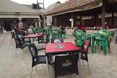 De Manure restaurant exterior and interior view