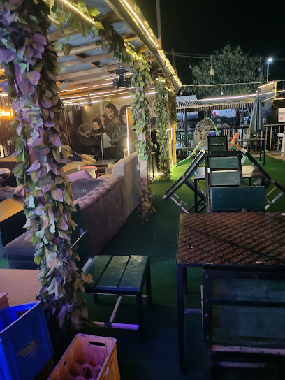 Decious Food Gallery restaurant exterior and interior view