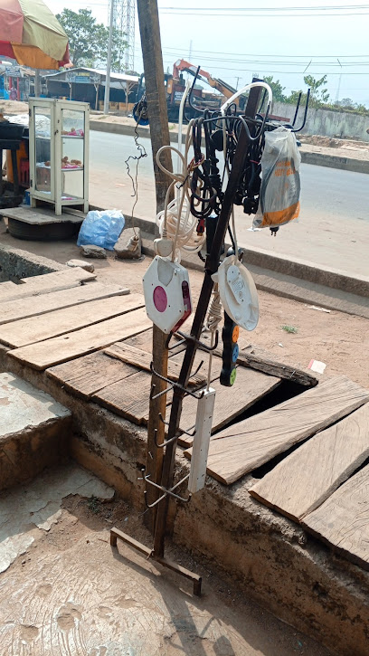 DEE RAW FOOD PALACE restaurant exterior and interior view