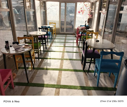 Dees Chops and Sips restaurant exterior and interior view