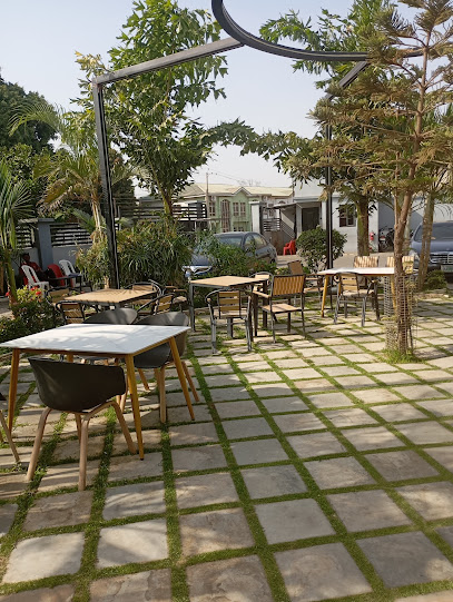 DELLUNA COOK AND GRILLS KADUNA restaurant exterior and interior view