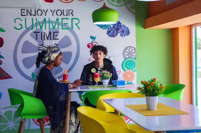 Fruitizz Kano restaurant exterior and interior view