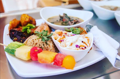 Hannis Kitchen restaurant exterior and interior view