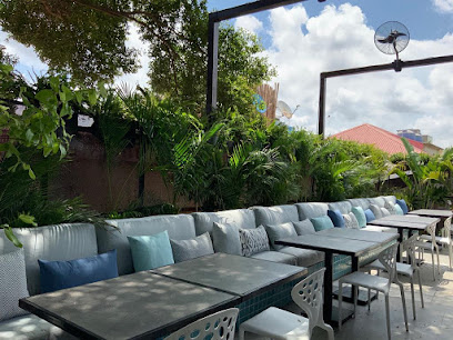 Izanagi Japanese Cuisine restaurant exterior and interior view