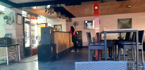 Kani’s Kitchen restaurant exterior and interior view