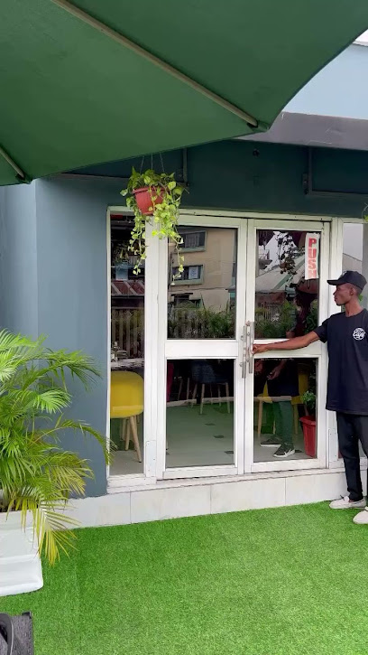 Kitchies Cafe restaurant exterior and interior view