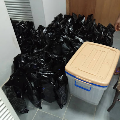 Kumchop restaurant exterior and interior view