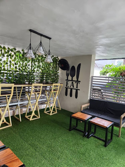 Lavish Haven cafe restaurant exterior and interior view