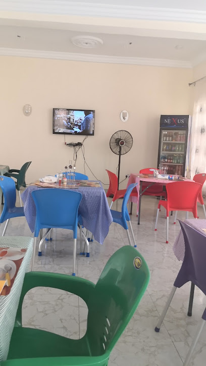 Lee's Restaurant restaurant exterior and interior view