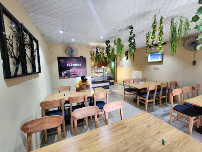 Mac & Be Kitchen - Restaurant restaurant exterior and interior view