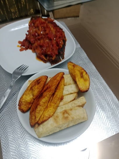 Muna's Food restaurant exterior and interior view