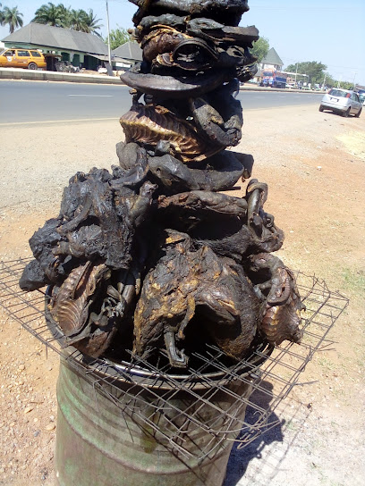 QUEENS & KINGS RESTAURANT & BAR restaurant exterior and interior view