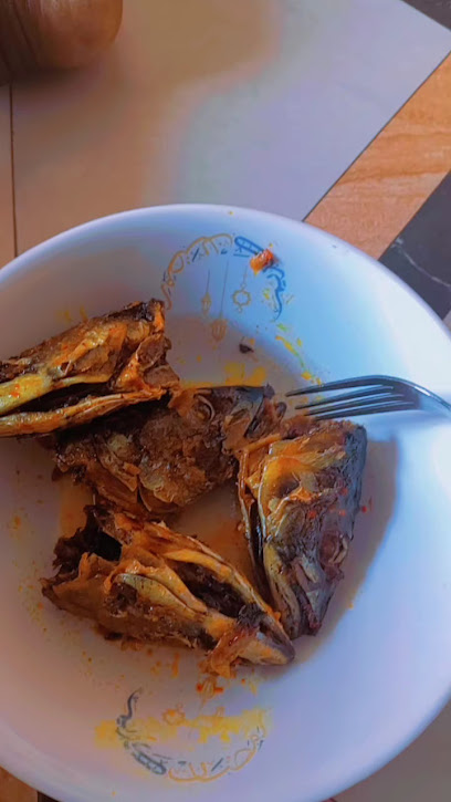 Royal Lodge restaurant exterior and interior view