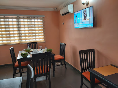 SeanAndre Place restaurant exterior and interior view