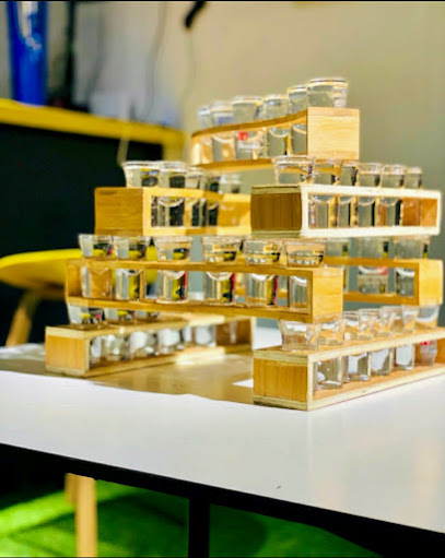 Seen City restaurant exterior and interior view