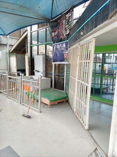 Smiles Kitchen & Bar restaurant exterior and interior view