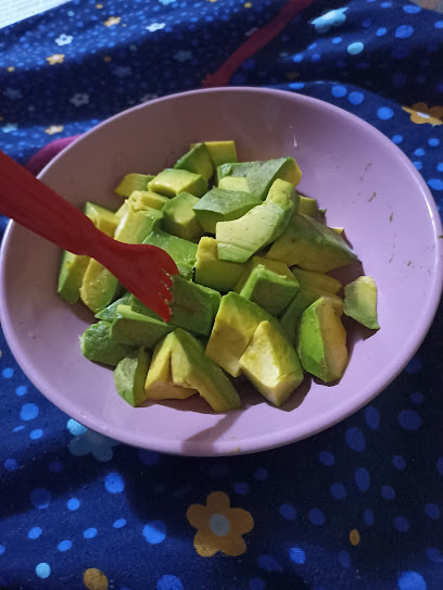 Smylyn's Eatery restaurant exterior and interior view