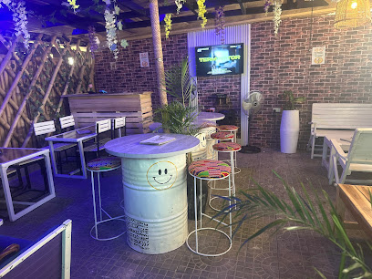 StreetSide Xpress restaurant exterior and interior view