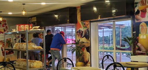 Tianna's Treats Café restaurant exterior and interior view