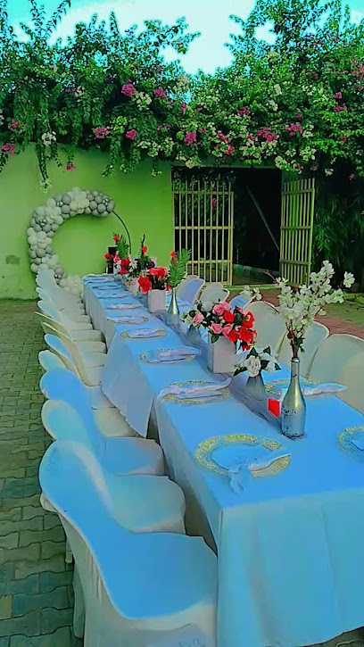 TrueRun Plaza restaurant exterior and interior view